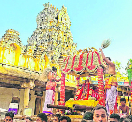 నేత్రపర్వంగా తిరునక్షత్రం 2