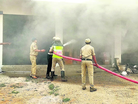 ఒకే రోజు ఆరు అగ్నిప్రమాదాలు1