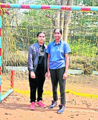 రాష్ట్ర స్థాయి హ్యాండ్‌ బాల్‌ పోటీలకు ఇద్దరు ఎంపిక1