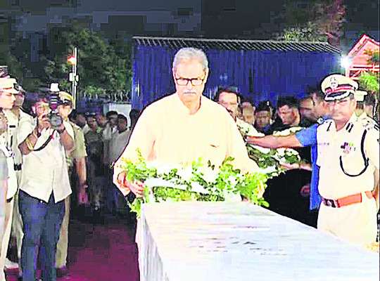 స్వగ్రామంలో ప్రశాంత్ శతపతి అంత్యక్రియలు 1