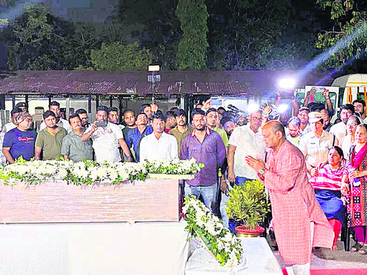 స్వగ్రామంలో ప్రశాంత్ శతపతి అంత్యక్రియలు 2