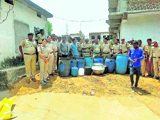 ముమ్మరంగా ఎకై ్సజ్ దాడులు 1