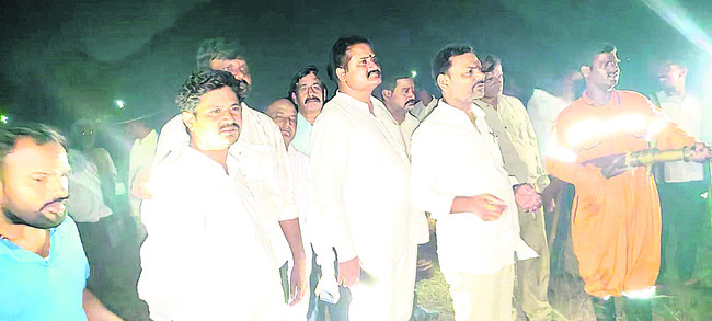 అగ్నికి ఆహుతైన ఎర్రచందనం చెట్లు 1