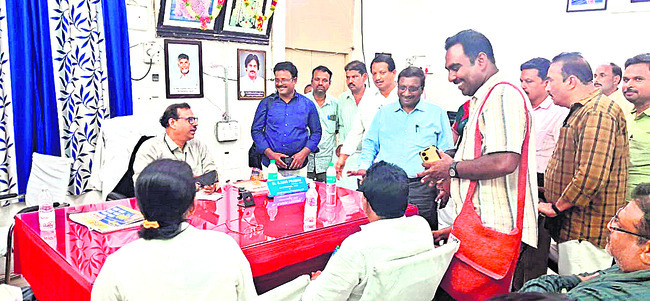 ప్రత్యేక మెడికల్‌ క్యాంపుపై సమీక్ష 1