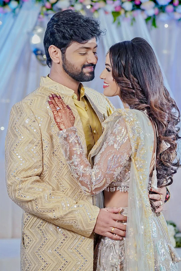 Bigg BOss 7 Shobha Shetty 1st Year Engagement Anniversary Photos2