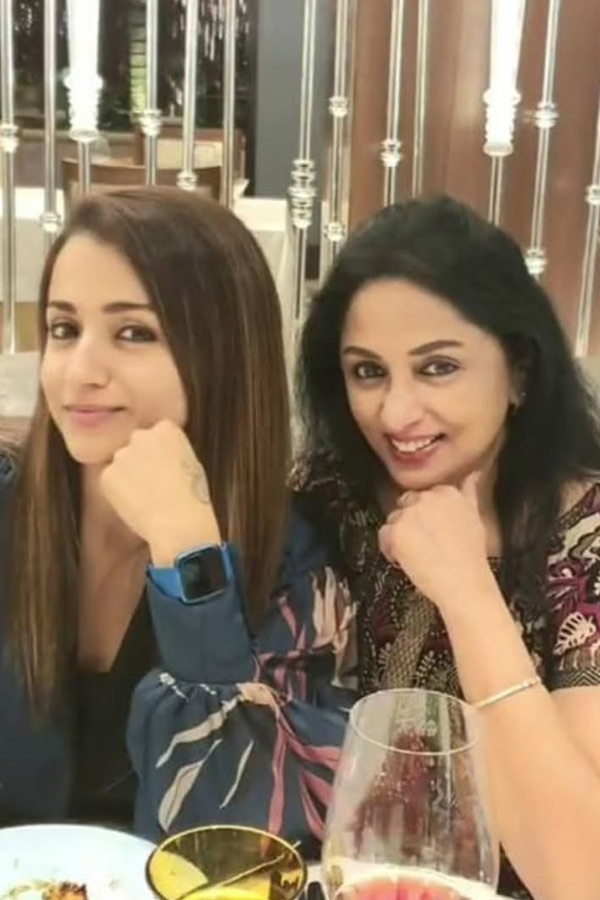 Have you seen Trisha mother? She Pretty than her! Photos11