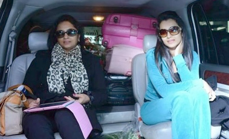 Have you seen Trisha mother? She Pretty than her! Photos9