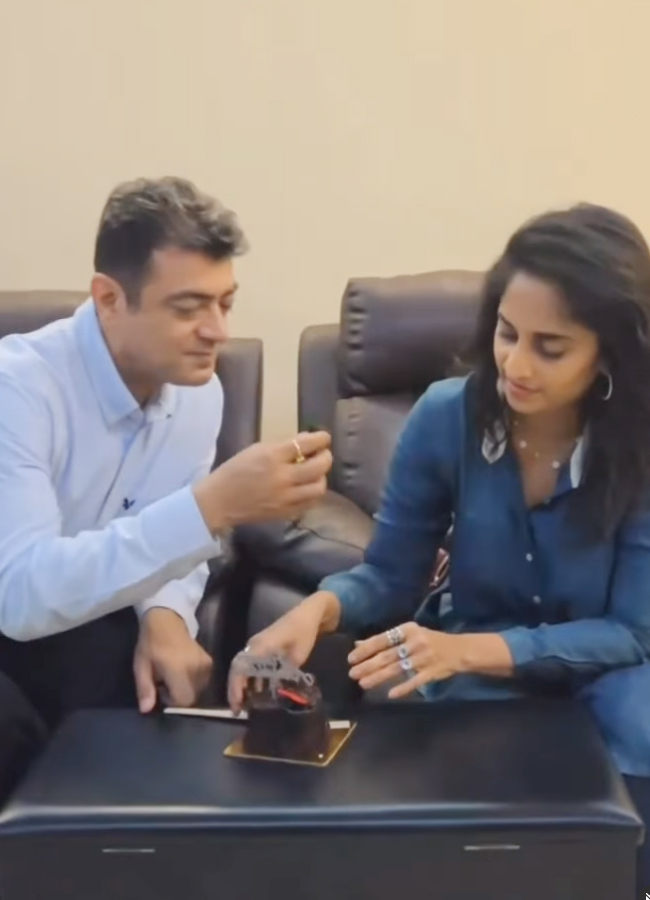 Ajith Kumar and his wife celebrate their wedding anniversary3