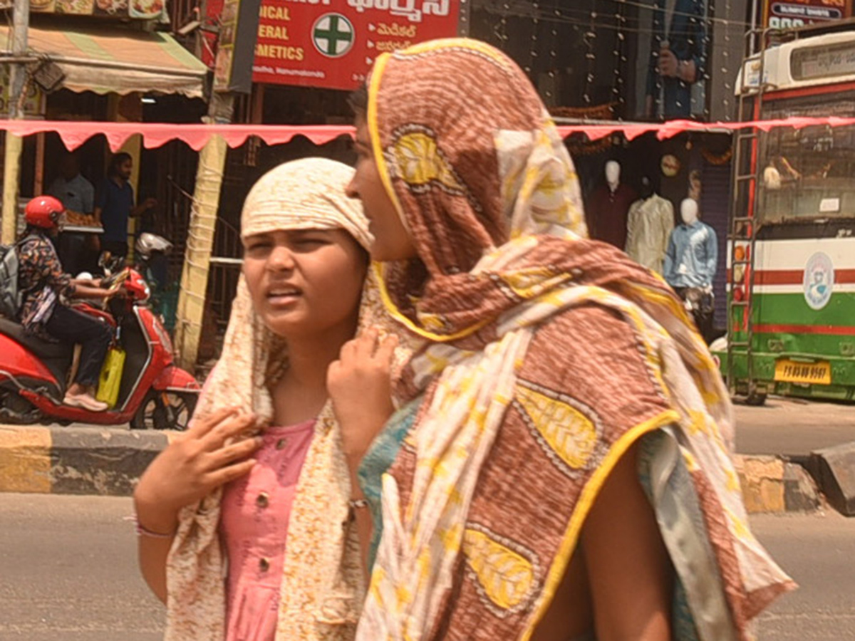 Rise in day temperatures in telugu state photos12