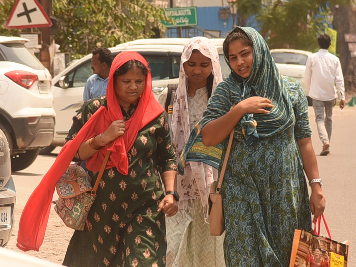 Rise in day temperatures in telugu state photos18