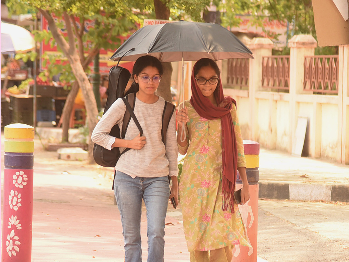 Rise in day temperatures in telugu state photos22