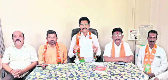 ట్రాక్టర్‌ పైనుంచి పడి మహిళ మృతి 
1