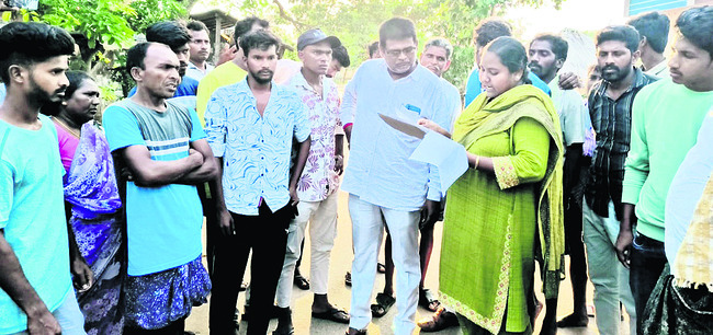 స్పెషల్‌ డిప్యూటీ కలెక్టర్‌ పర్యటన 1