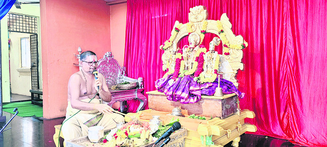 స్వర్ణ కవచధారణలో రామయ్య2
