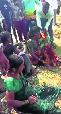 కాలువలోకి ట్రాక్టర్ బోల్తా.. ఒకరు దుర్మరణం 1