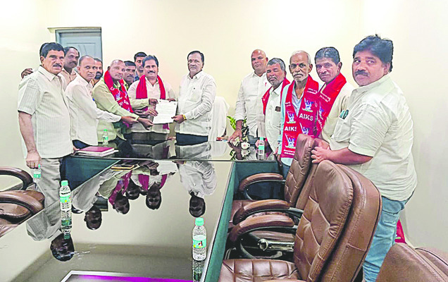 రైతులందరికీ రుణమాఫీ చేయాలి
1