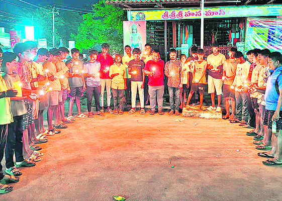 ఉగ్రదాడుల్లో మృతులకు నివాళి 2