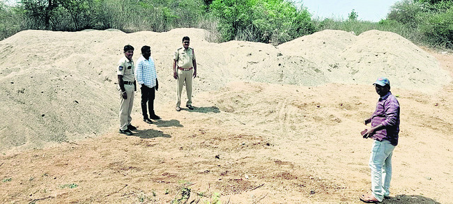 వేతనం సకాలంలో  చెల్లించాల్సిందే.. 1