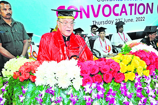 దివికేగిన గ‘ఘన కీర్తి’2