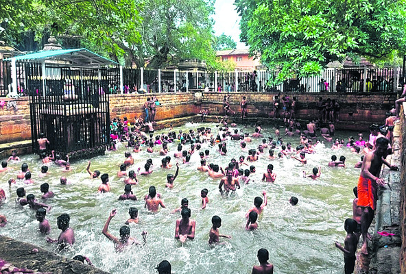 బాదామి పుష్కరిణి.. నిత్య జలతరంగిణి1