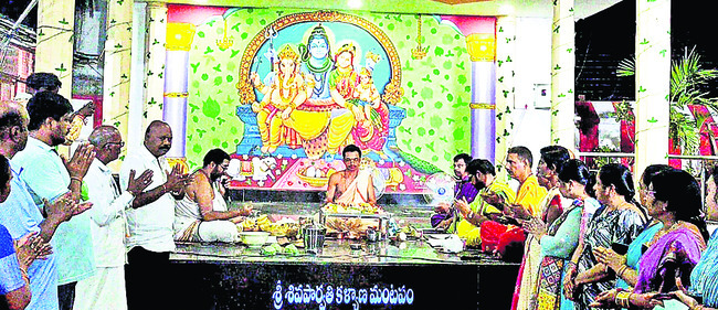 విద్యార్థులు ఉన్నత లక్ష్యాలు చేరుకోవాలి3