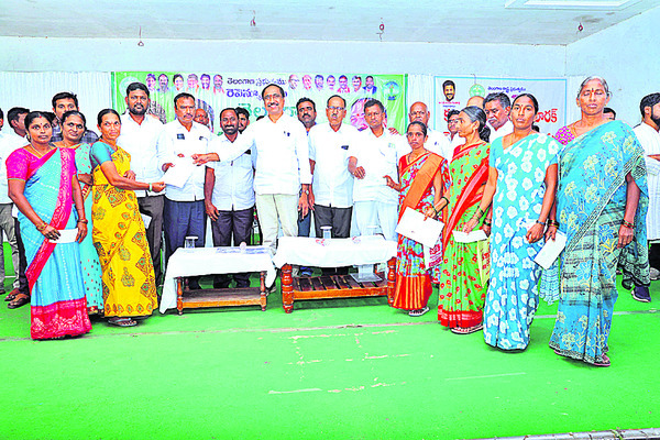 విద్యార్థులు ఉన్నత లక్ష్యాలు చేరుకోవాలి2