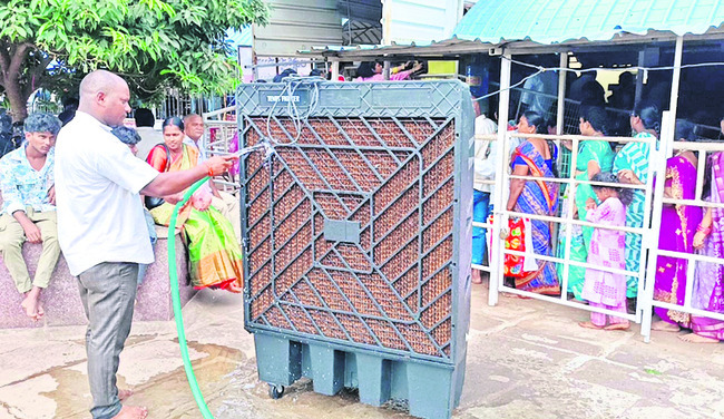 శ్రీవారి చెంత సేద తీరి 1