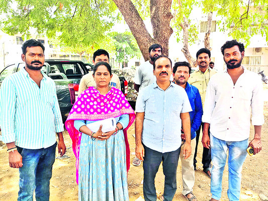 ట్రేడింగ్‌ పేరుతో కోట్లు వసూలు 1