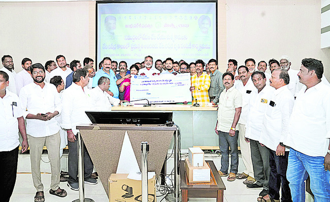 శృంగార వల్లభుని సన్నిధికి భక్తుల తాకిడి 1