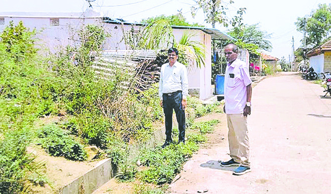 పారిశుద్ధ్య పనులు చేపట్టాలి
1