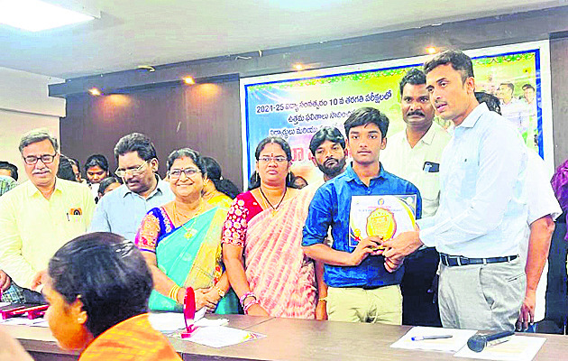 సమష్టికృషితోనే సత్ఫలితాలు 1