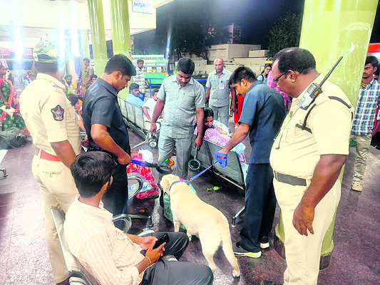 జిల్లా వ్యాప్తంగా పోలీసుల స్పెషల్‌ డ్రైవ్‌  1