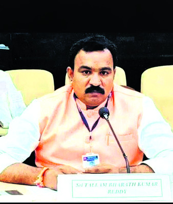 ఉగ్రవాదులను బహిరంగంగా ఉరి తీయాలి1