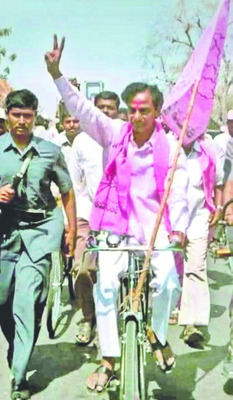 కేసీఆర్ స్థాపించిన బీఆర్ఎస్కు పాతికేళ్లు2