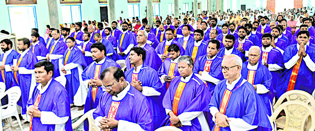 పోప్‌ ఫ్రాన్సిస్‌కు కథోలికుల నివాళి 1