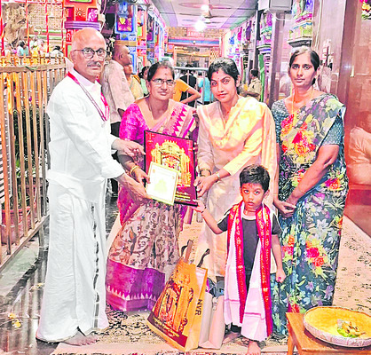 నిత్యాన్నదానానికి రూ.లక్ష విరాళం1