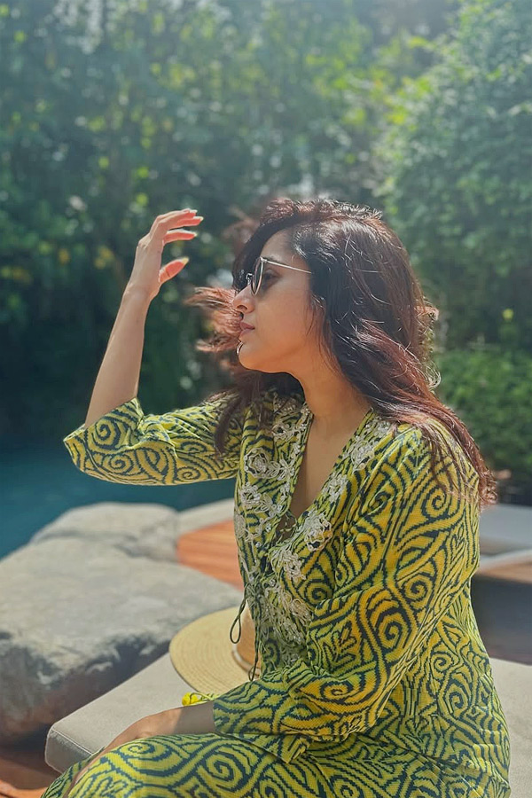 Anchor Rashmi Gautam Enjoys Bali Vacation After Surgery Photos VIral14