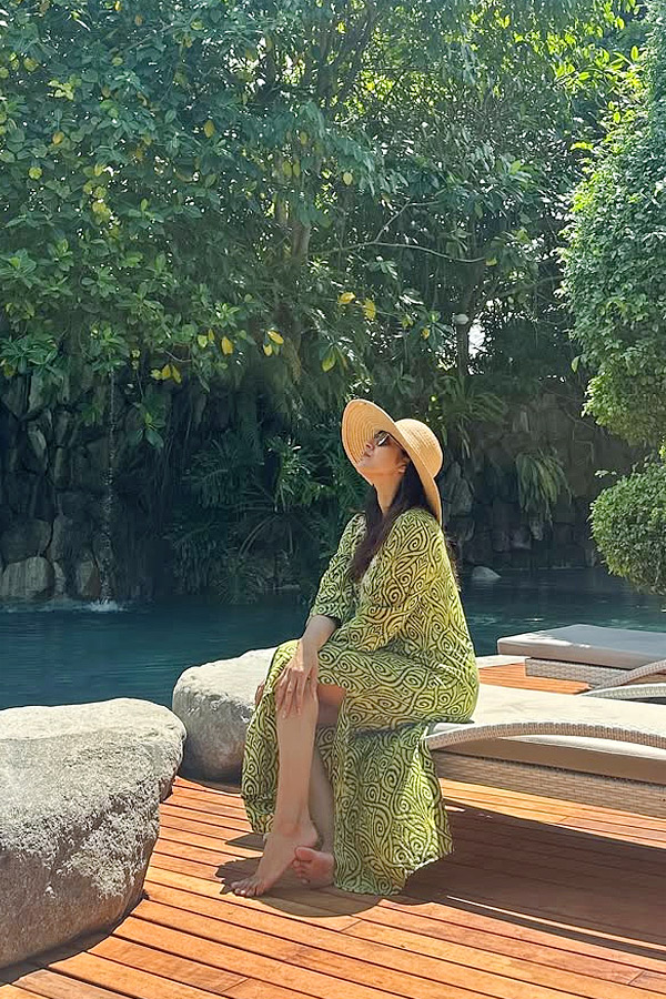 Anchor Rashmi Gautam Enjoys Bali Vacation After Surgery Photos VIral17