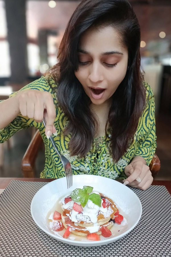 Anchor Rashmi Gautam Enjoys Bali Vacation After Surgery Photos VIral4