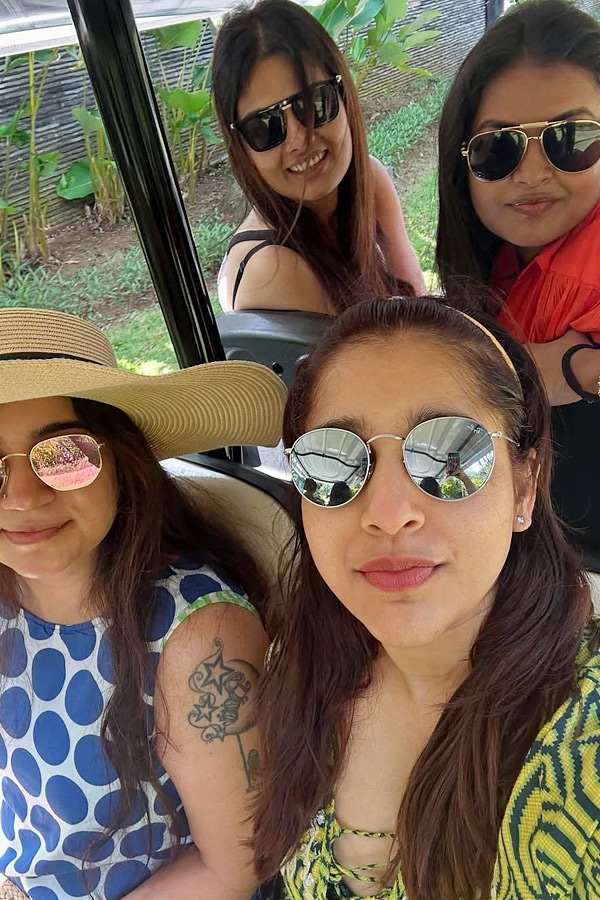 Anchor Rashmi Gautam Enjoys Bali Vacation After Surgery Photos VIral8