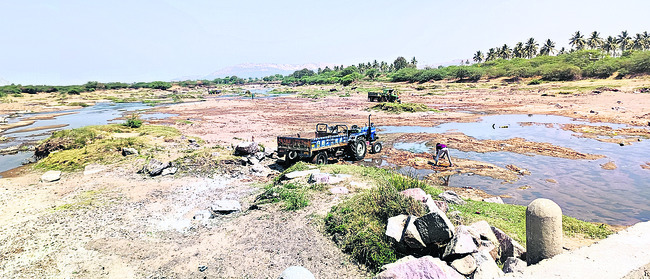 శ్రీశైలంలో భక్తుల సందడి 3