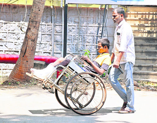 పంటపొలాలపై ఏనుగుల బీభత్సం 
1