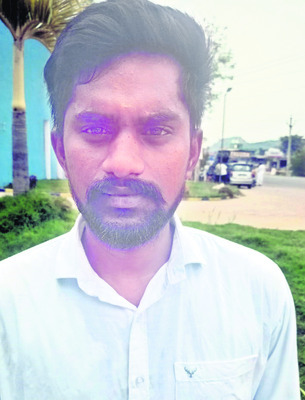 ఒత్తిళ్లకు తలొగ్గి.. 4