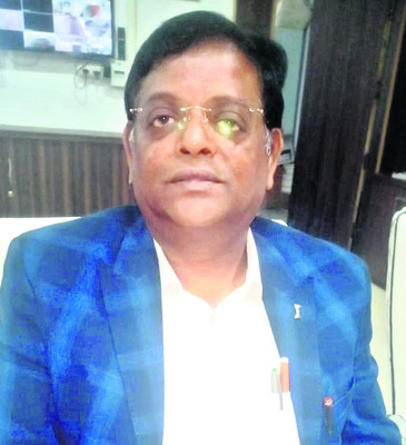 ఒత్తిళ్లకు తలొగ్గి.. 3