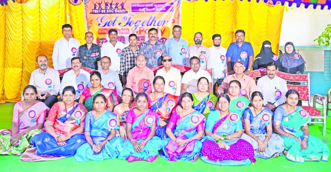 ఆత్మీయ పలకరింపులు.. మధుర స్మృతులు1