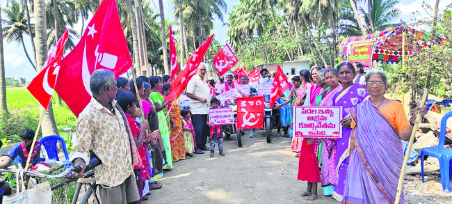 ఇళ్ల కూల్చివేతపై నిరసన సెగలు 1