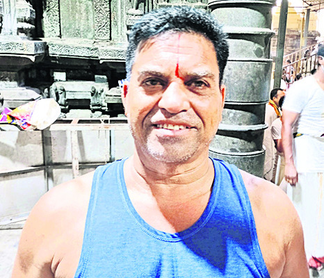 28 ఏళ్ల నుంచి చందనం అరగదీత
1