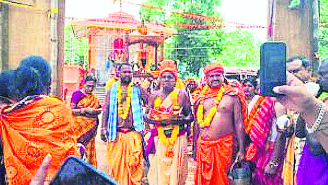 భక్తిశ్రద్ధలతో హనుమాన్ మందిర ప్రతిష్ట1