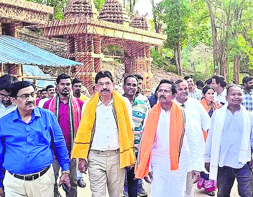 గుప్తేశ్వరంలో ఎంపీ పర్యటన1