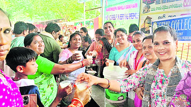 భక్తులకు మజ్జిగ వితరణ 2